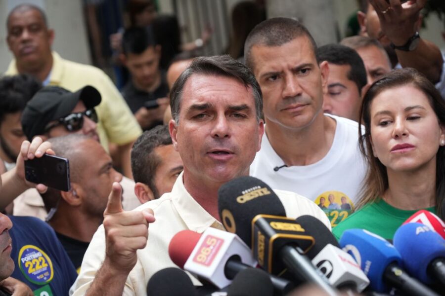 "Elezioni Brasile: Bolsonaro in testa con il 47%, ballottaggio!"