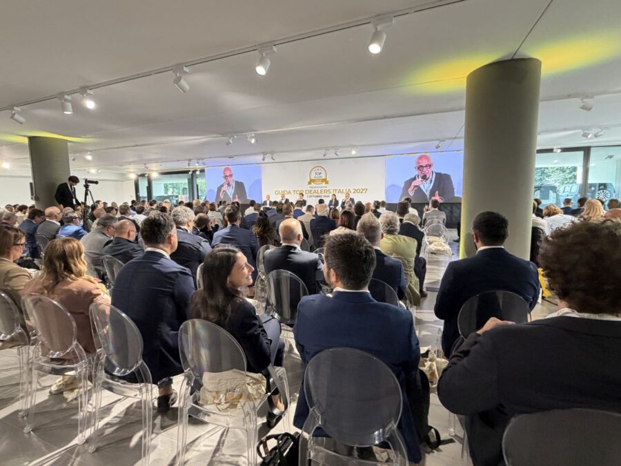 "Futuro delle Concessionarie: AI e Noleggio a Milano"