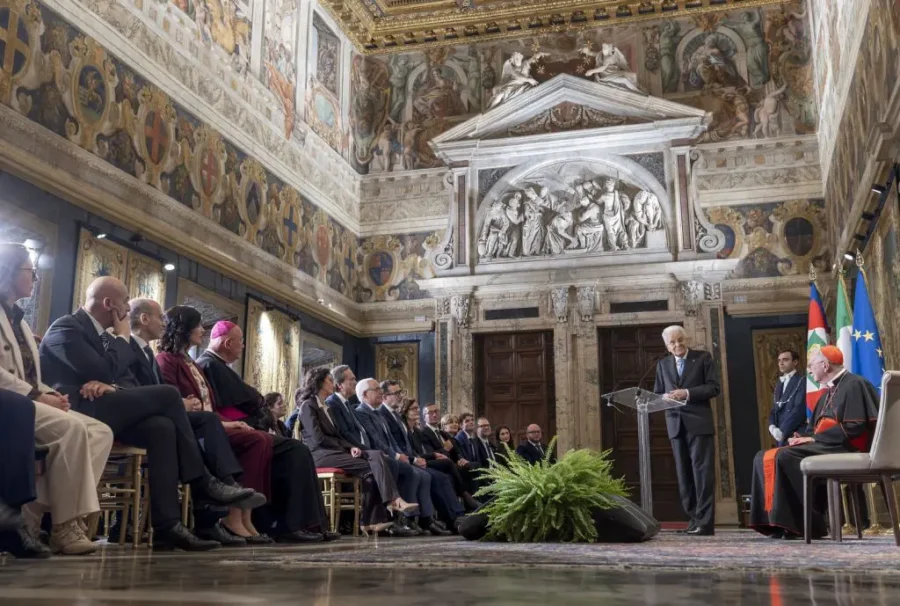 "Mattarella: I giovani devono plasmare il futuro incerto"