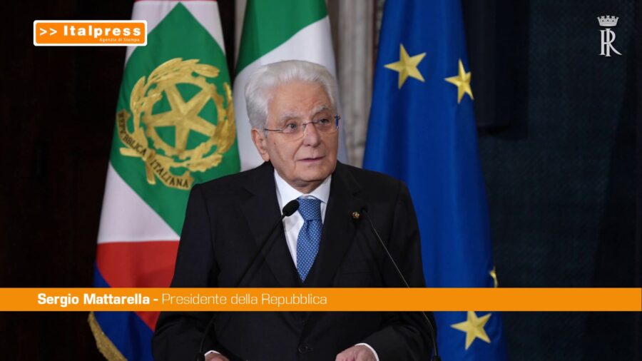 Mattarella "In questi tempi di incertezza il futuro va disegnato dai giovani"