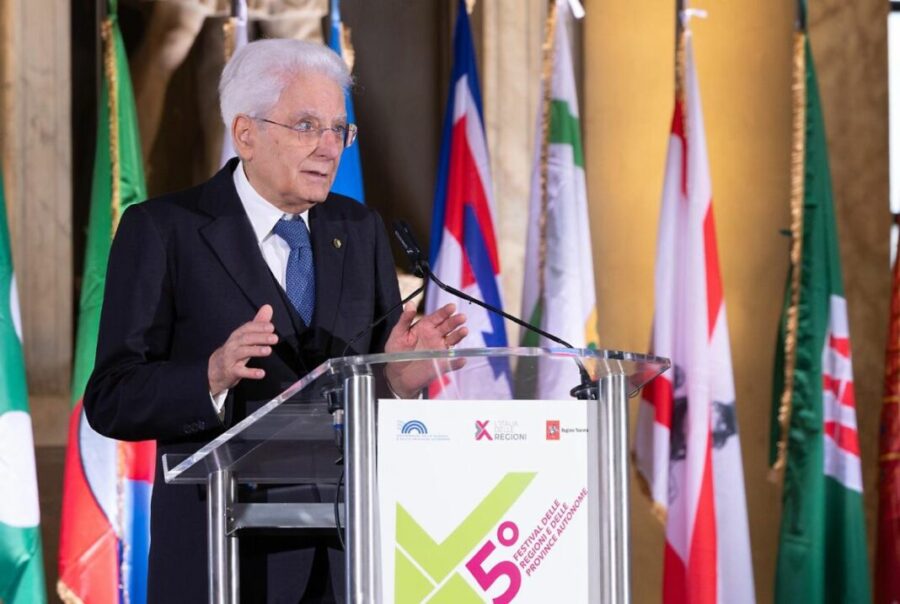 "Mattarella sull'IA: Stop alla competizione esasperata"
