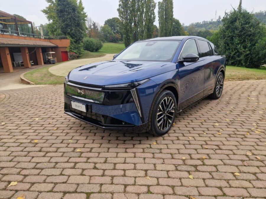 "Nuova DS N°7: il SUV compatto premium che rivoluziona il comfort"