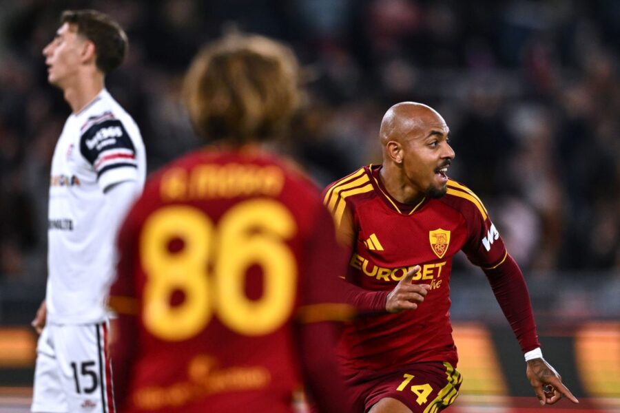 "Olimpico: Roma trionfa 4-2 sul Cagliari in una sfida emozionante!"