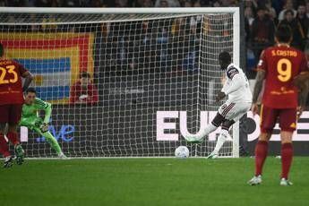 "Roma-Cagliari: Polemiche per il rigore concesso ai sardi"