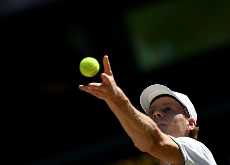 "Sinner conquista la 95ª settimana da n.1, Zverev attacca!"