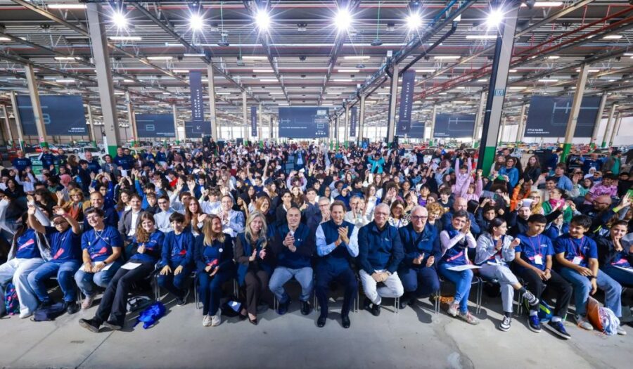 "Torino: 700+ studenti esplorano le professioni del futuro con Stellantis"