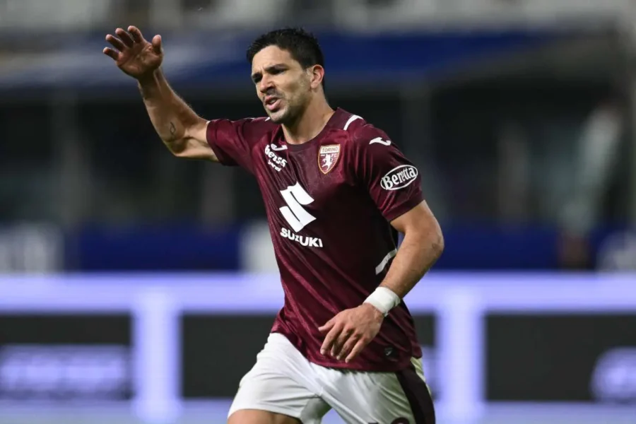 "Toro trionfa 3-0 al Tardini: Simeone e Adams protagonisti"