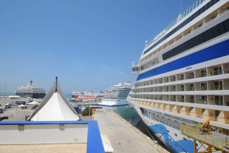 "Turismo Organizzato: Mercato in Rallentamento, Desiderio Intatto"