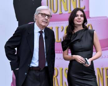 "Vittorio Sgarbi ricoverato: la figlia Evelina parla di sofferenza"